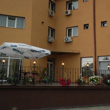 Hotel Liliacul คลูจ-นาโปกา ภายนอก รูปภาพ