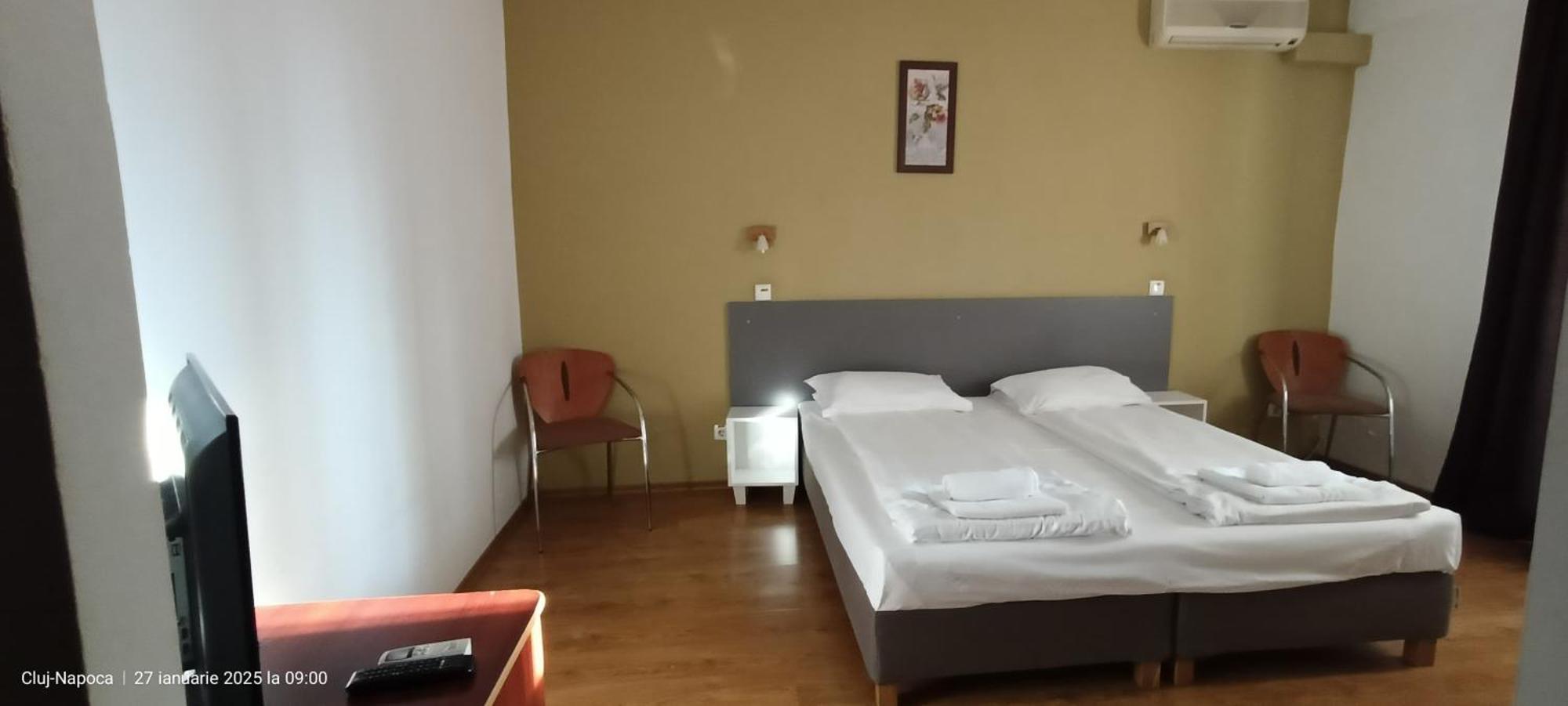 Hotel Liliacul คลูจ-นาโปกา ภายนอก รูปภาพ